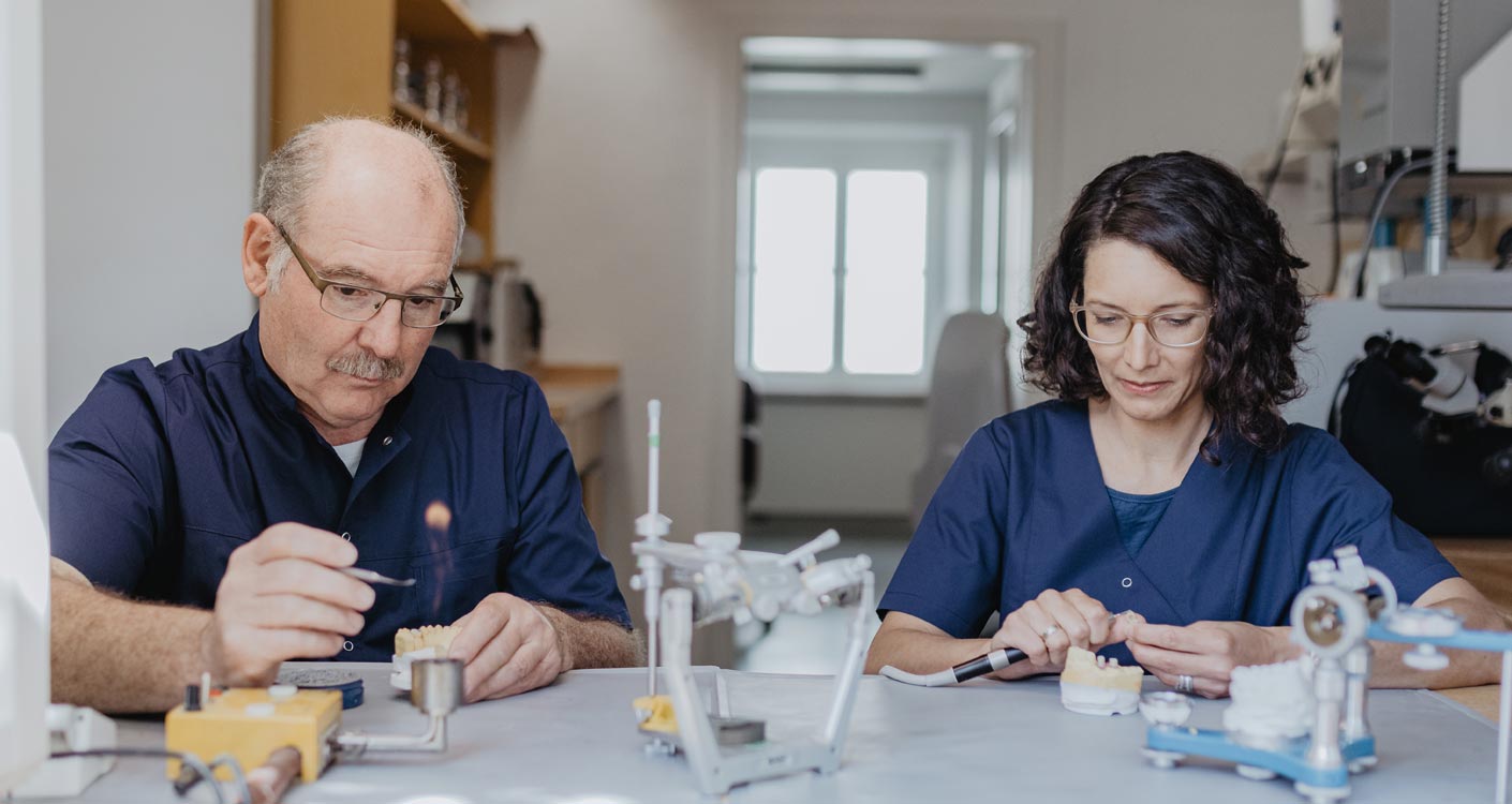 Zahnärzte Dr. Wunderer & Dr. Jung - Praxislabor – ein eingespieltes Team 1